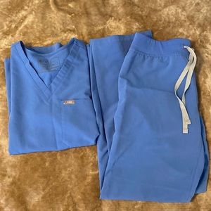 Size medium fits scrubs set